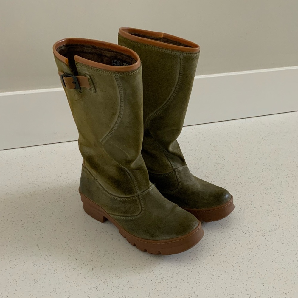 Keen women’s green leather boots. Size 8